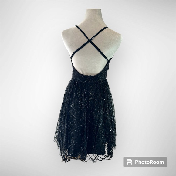 ✨The Perfect Little Black Dress! ✨ - Picture 6 of 13